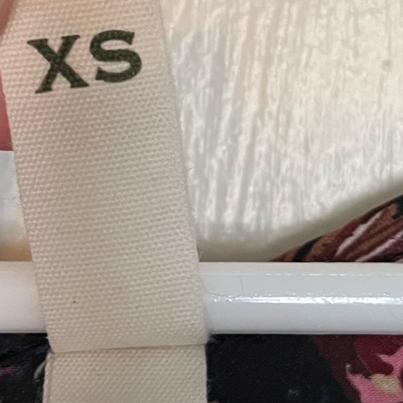 4 for $20 SALE Anthropologie Tiny Reeves Cuffed Sleeve Tee, Bird Motif, Size XS - Picture 12 of 12